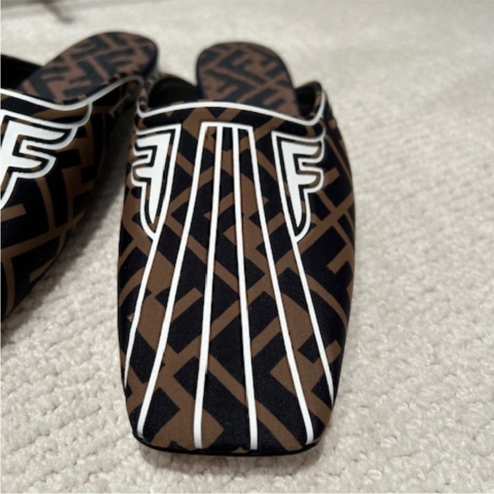 FENDI RUNWAY SLIDES - Picture 3 of 7